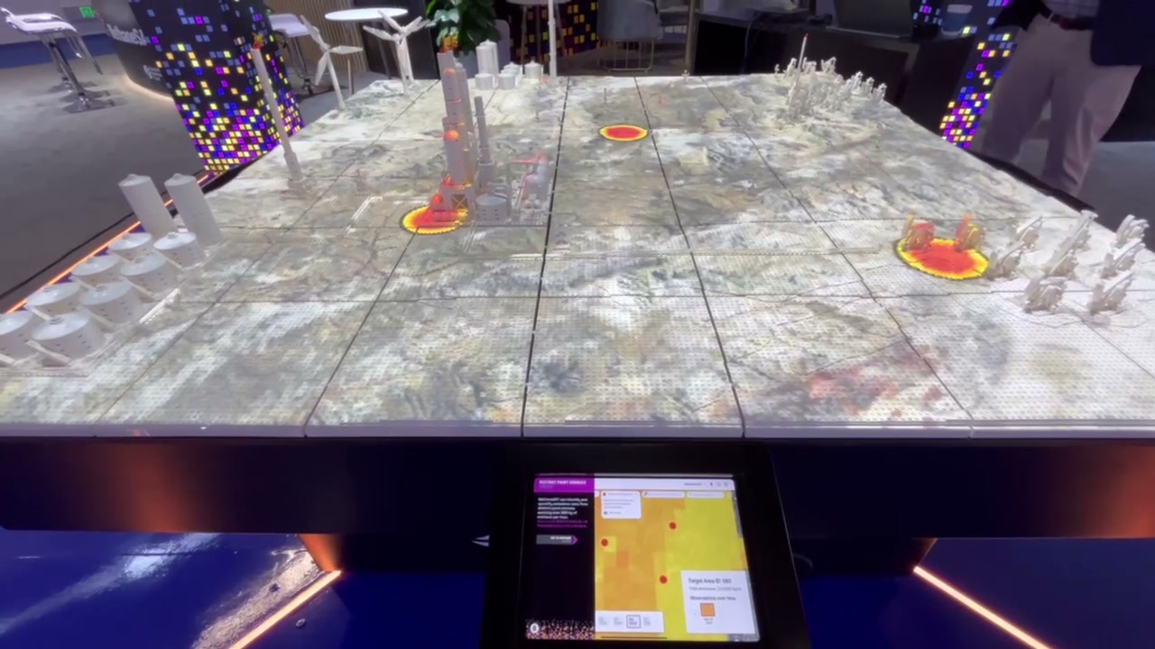 Interactive projection highlighting locations across the model